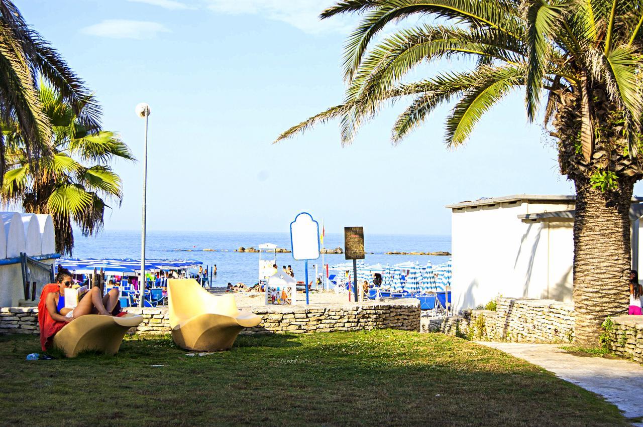 B&B Incanto Sotto Il Mare ซัน เบเนเดตโต เดล ตรอนโต ภายนอก รูปภาพ