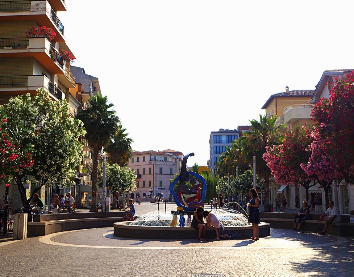 B&B Incanto Sotto Il Mare ซัน เบเนเดตโต เดล ตรอนโต ภายนอก รูปภาพ