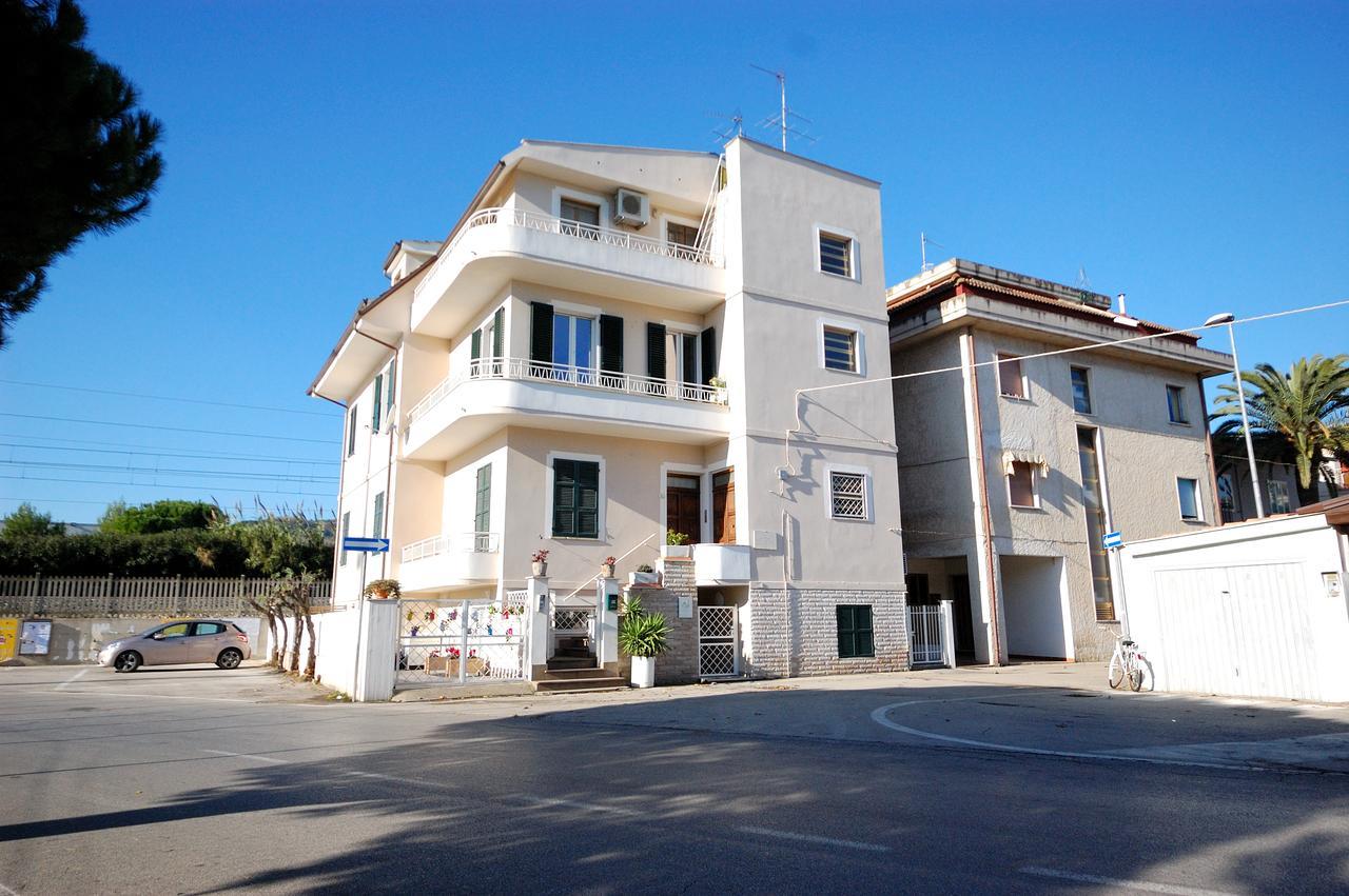 B&B Incanto Sotto Il Mare ซัน เบเนเดตโต เดล ตรอนโต ภายนอก รูปภาพ